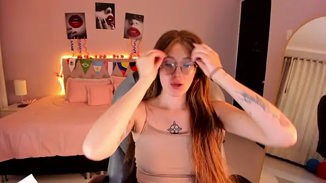 Snapshot of Emily_Warren_ chatting on June 2026 09:12:01 PM Emily Warren online show from June 2026 09:12:01 PM