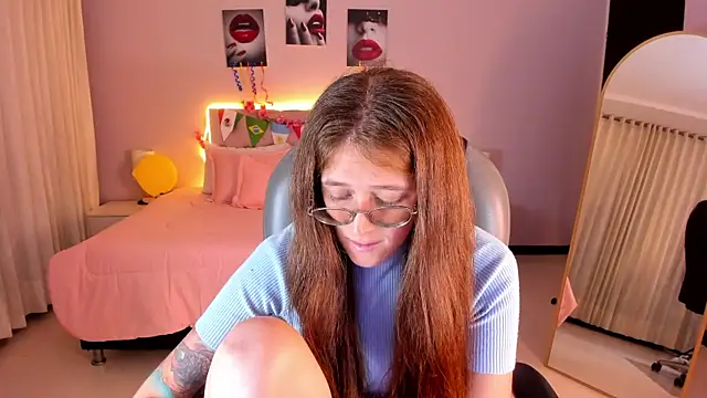 Snapshot of Emily_Warren_ chatting on July 2026 08:46:02 PM Emily Warren online show from July 2026 08:46:02 PM