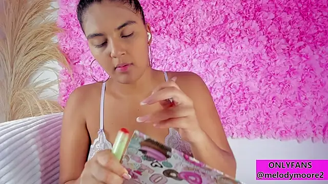 Melodymoore  online show from November 2025 02:33:01 AM