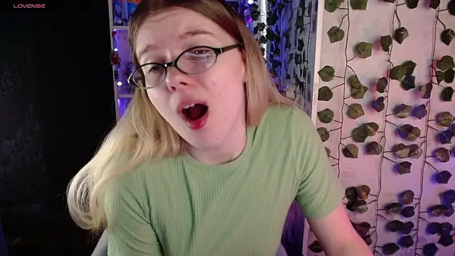 Strawberry juli online show from March 2025 10:05:02 AM