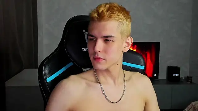 Snapshot of TravisRevas chatting on March 2025 04:11:02 PM TravisRevas online show from March 2025 04:11:02 PM