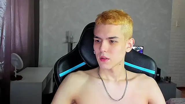 Snapshot of TravisRevas chatting on March 2025 07:49:02 AM TravisRevas online show from March 2025 07:49:02 AM