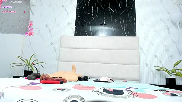 Snapshot of ZoeeG chatting on March 2025 03:18:02 AM ZoeeG online show from March 2025 03:18:02 AM