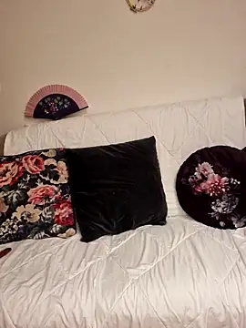 Snapshot of Rosemarie_Blu chatting on February 2025 05:37:02 PM Rosemarie Blu online show from February 2025 05:37:02 PM