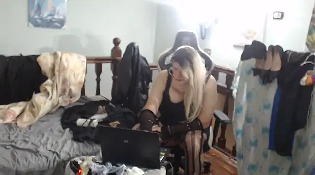 Snapshot of emmex671 chatting on January 2025 04:58:02 AM emmex671 online show from January 2025 04:58:02 AM