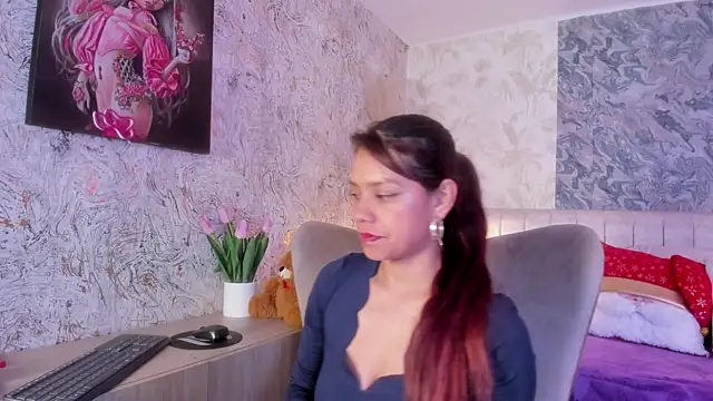 Arianaa collins online show from December 2025 12:01:02 PM