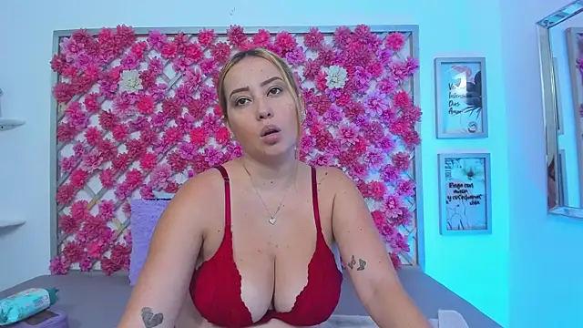 emmyrouse  online show from May 2026 07:33:01 PM