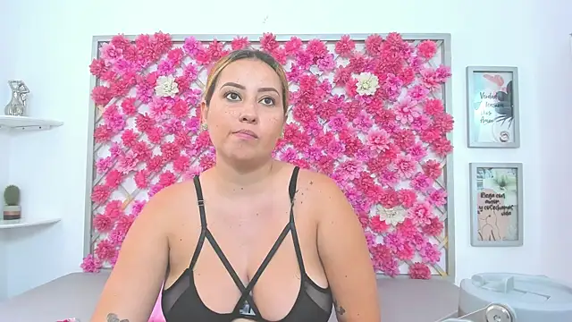 emmyrouse  online show from July 2026 07:31:01 PM