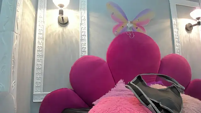 Bonniie 22 online show from November 2025 01:21:02 PM