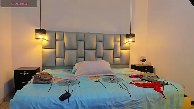 LunaaSweett online show from December 2025 07:40:02 PM