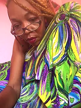 Snapshot of Ladyzee25 chatting on November 2025 08:52:01 PM Ladyzee25 online show from November 2025 08:52:01 PM