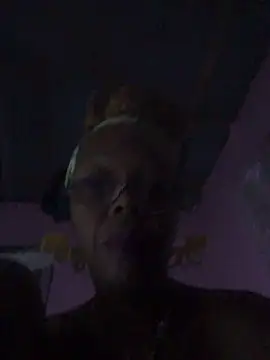 Snapshot of Ladyzee25 chatting on November 2025 08:20:02 AM Ladyzee25 online show from November 2025 08:20:02 AM