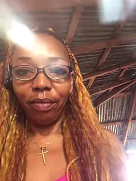 Snapshot of Ladyzee25 chatting on November 2025 05:04:01 PM Ladyzee25 online show from November 2025 05:04:01 PM