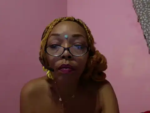 Snapshot of Ladyzee25 chatting on December 2025 03:56:01 AM Ladyzee25 online show from December 2025 03:56:01 AM