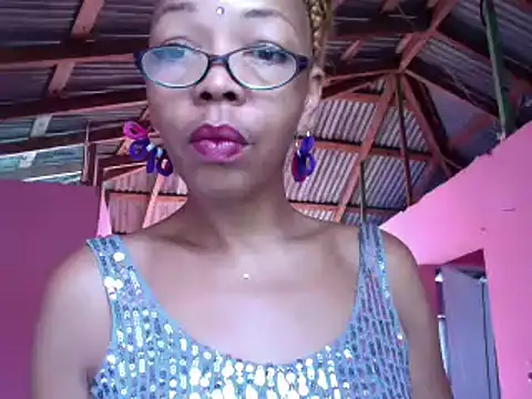 Snapshot of Ladyzee25 chatting on December 2025 01:31:01 PM Ladyzee25 online show from December 2025 01:31:01 PM