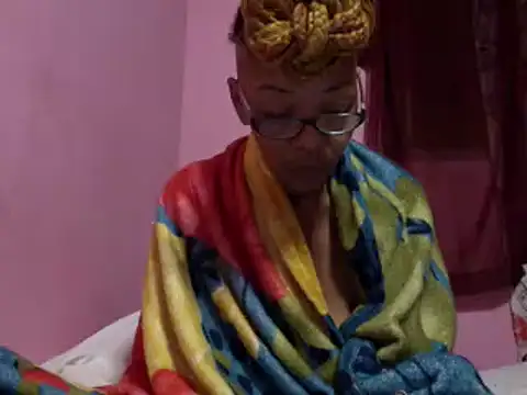 Snapshot of Ladyzee25 chatting on January 2026 04:03:01 AM Ladyzee25 online show from January 2026 04:03:01 AM