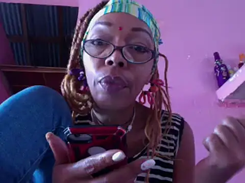Snapshot of Ladyzee25 chatting on January 2026 07:30:01 PM Ladyzee25 online show from January 2026 07:30:01 PM