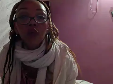 Snapshot of Ladyzee25 chatting on February 2026 04:32:01 AM Ladyzee25 online show from February 2026 04:32:01 AM