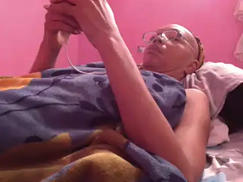 Snapshot of Ladyzee25 chatting on February 2026 01:05:02 PM Ladyzee25 online show from February 2026 01:05:02 PM