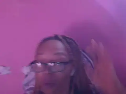 Snapshot of Ladyzee25 chatting on February 2026 01:33:02 PM Ladyzee25 online show from February 2026 01:33:02 PM
