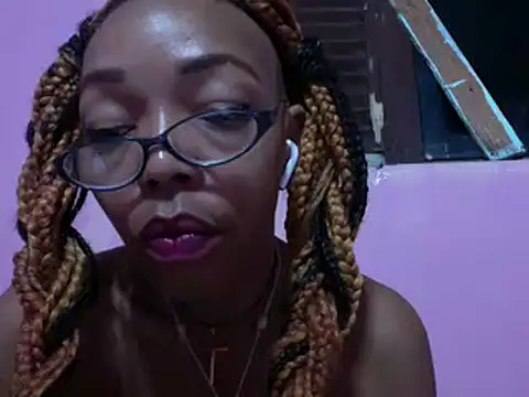 Snapshot of Ladyzee25 chatting on February 2026 01:39:02 AM Ladyzee25 online show from February 2026 01:39:02 AM