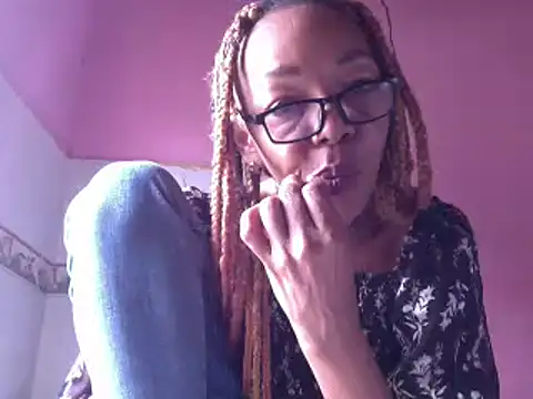 Snapshot of Ladyzee25 chatting on March 2026 04:33:01 PM Ladyzee25 online show from March 2026 04:33:01 PM