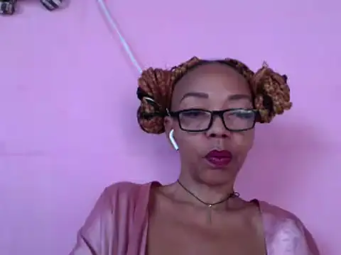 Snapshot of Ladyzee25 chatting on April 2026 12:05:02 PM Ladyzee25 online show from April 2026 12:05:02 PM