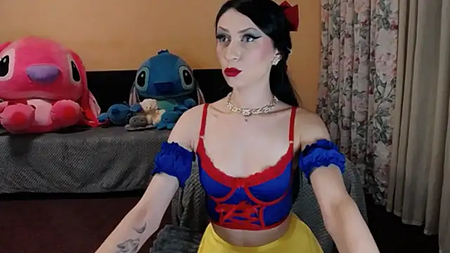 Snapshot of Maddison_Summer chatting on November 2025 10:52:02 PM Maddison Summer online show from November 2025 10:52:02 PM