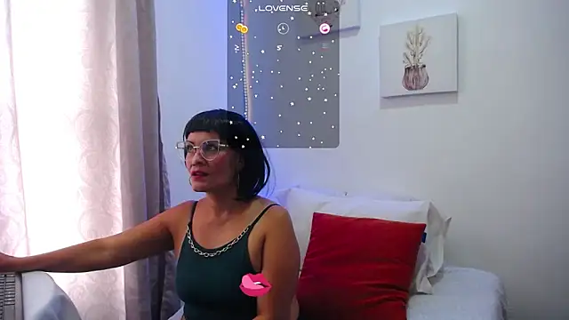 Snapshot of CarolinneFiotti chatting on March 2025 06:29:01 PM CarolinneFiotti online show from March 2025 06:29:01 PM