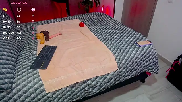 Snapshot of CarolinneFiotti chatting on September 2025 01:55:01 PM CarolinneFiotti online show from September 2025 01:55:01 PM