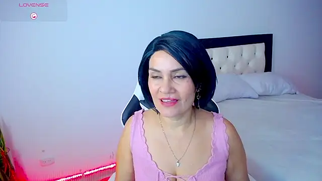 Snapshot of CarolinneFiotti chatting on October 2025 03:22:02 PM CarolinneFiotti online show from October 2025 03:22:02 PM