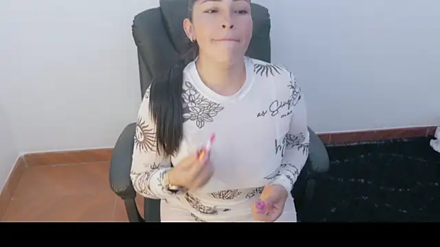 luna lgomez  online show from June 2026 10:09:01 AM