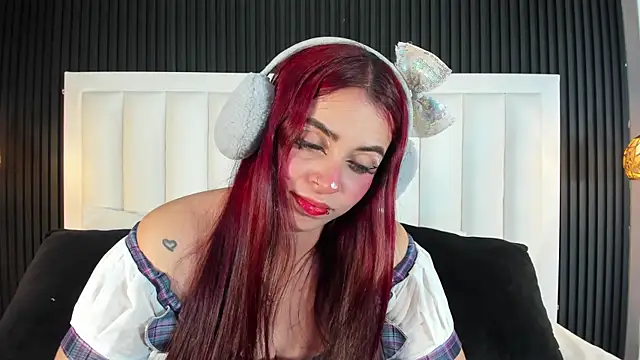 MeganFoxterr online show from October 2025 05:24:02 PM