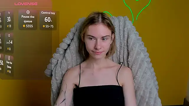 Snapshot of Fiona_Night chatting on December 2025 12:21:02 PM Fiona Night online show from December 2025 12:21:02 PM