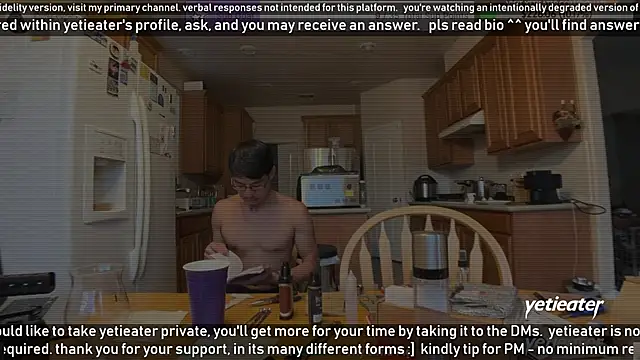 Snapshot of yetieater chatting on December 2024 10:32:02 PM yetieater online show from December 2024 10:32:02 PM
