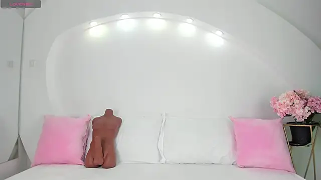 Snapshot of ValeriMilton chatting on October 2025 07:14:02 PM ValeriMilton online show from October 2025 07:14:02 PM