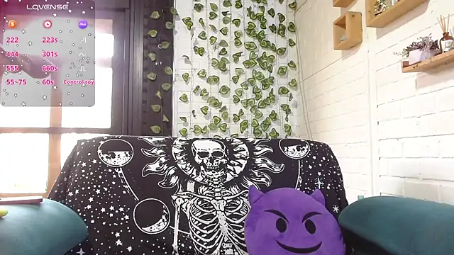 LiraSonnett online show from September 2025 09:27:01 PM