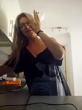 Snapshot of Melody73 chatting on September 2025 08:36:02 AM Melody73 online show from September 2025 08:36:02 AM