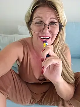 Snapshot of Melody73 chatting on September 2025 05:18:02 PM Melody73 online show from September 2025 05:18:02 PM