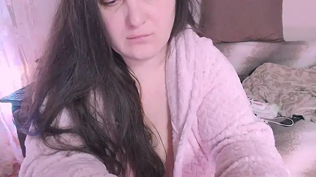 Snapshot of SoftLia chatting on December 2024 02:21:02 AM SoftLia online show from December 2024 02:21:02 AM