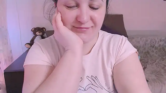 Snapshot of SoftLia chatting on February 2025 08:22:01 PM SoftLia online show from February 2025 08:22:01 PM