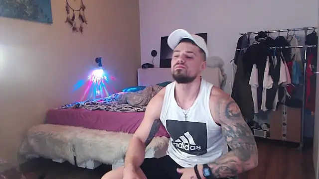 Tiberius hunk online show from February 2026 04:33:01 AM