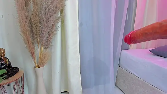 Snapshot of im_hanna1 chatting on November 2025 08:00:01 PM im hanna1 online show from November 2025 08:00:01 PM