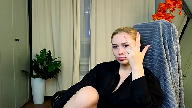 christie luv online show from November 2025 02:28:01 PM