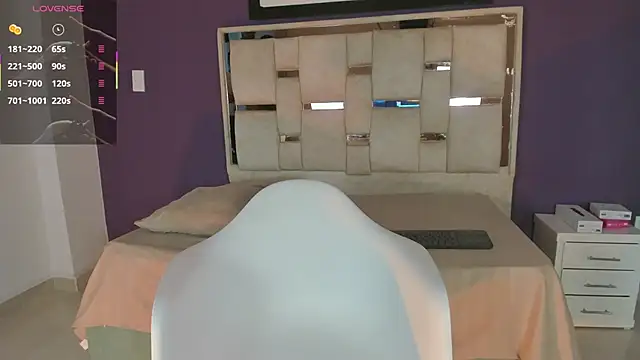 emilyy cooperr online show from February 2026 12:13:02 PM