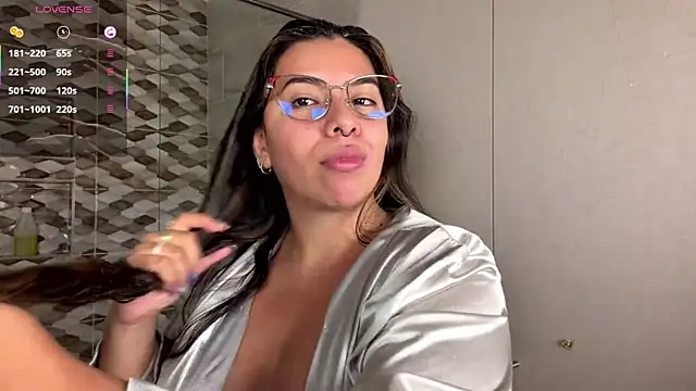 Snapshot of emilyy_cooperr chatting on April 2026 12:50:01 PM emilyy cooperr online show from April 2026 12:50:01 PM