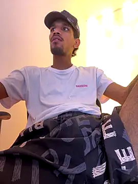 Snapshot of Miguel_bigcock chatting on December 2025 02:27:01 AM Miguel bigcock online show from December 2025 02:27:01 AM