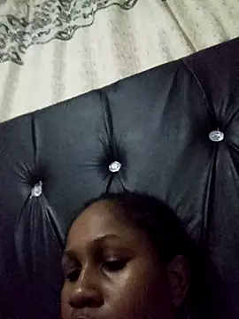 Snapshot of queen_lovely2 chatting on December 2025 06:05:01 PM queen lovely2 online show from December 2025 06:05:01 PM