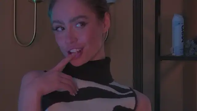 Amanda River online show from November 2025 11:20:02 AM