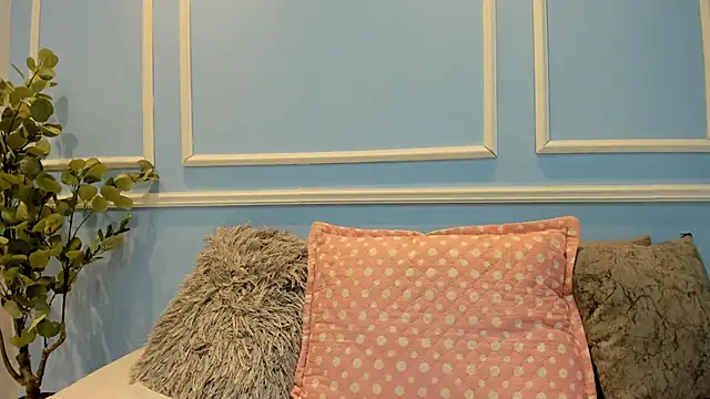 Lucy Canel online show from October 2025 06:59:01 PM